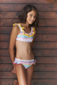 Bikini Niña Estampado Tie-dye con Cuello Volante & Borlas de Mari Cruz Moda Infantil