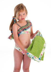 Bikini Niña Estampado Tropical Verde & Triple Volante Tul de José Varón